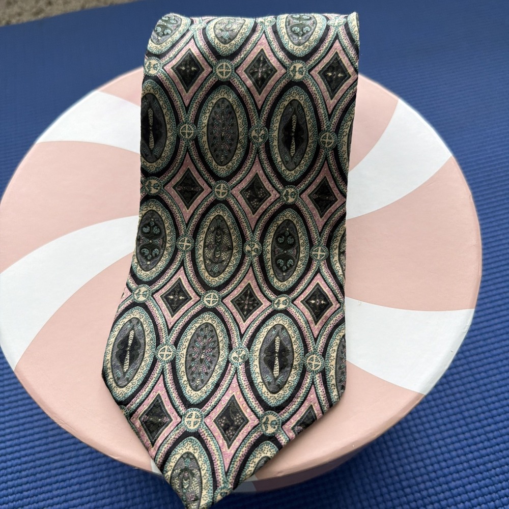 DION COLLECTION MADE IN CANADA TIE- DESIGNER TIES. 100% SILK- Excellent content